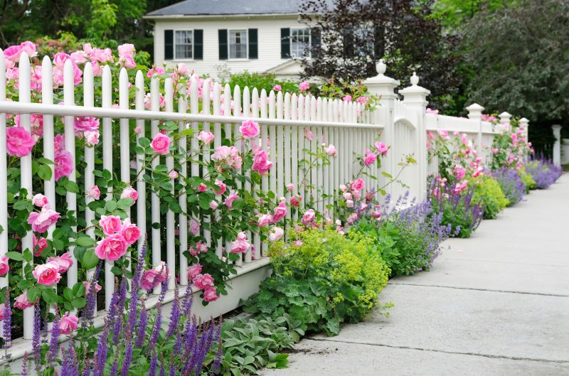 Picket Fence with Decorative Top